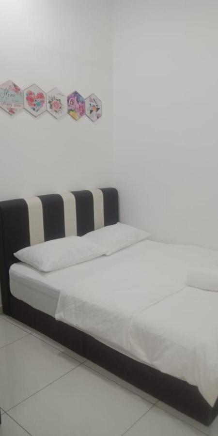 Zr D'Jembal Homestay, Gong Badak Kuala Terengganu Exterior photo