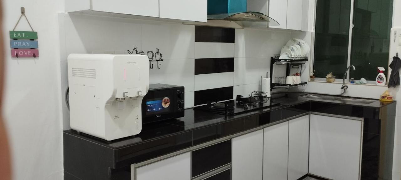 Zr D'Jembal Homestay, Gong Badak Kuala Terengganu Exterior photo